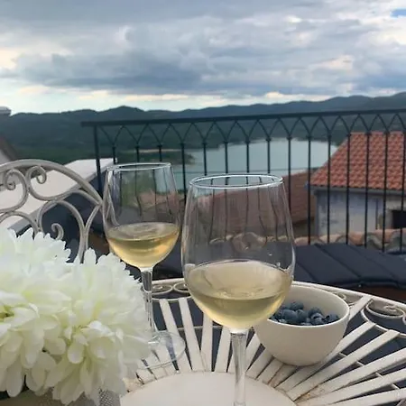 Vista Lago, Perfect Hideaway Villa Sculci